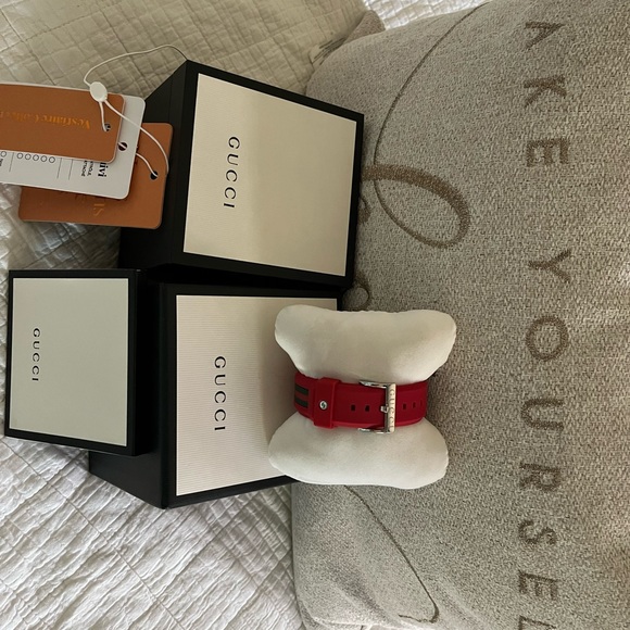 Red and green Gucci Watch - Picture 2 of 2